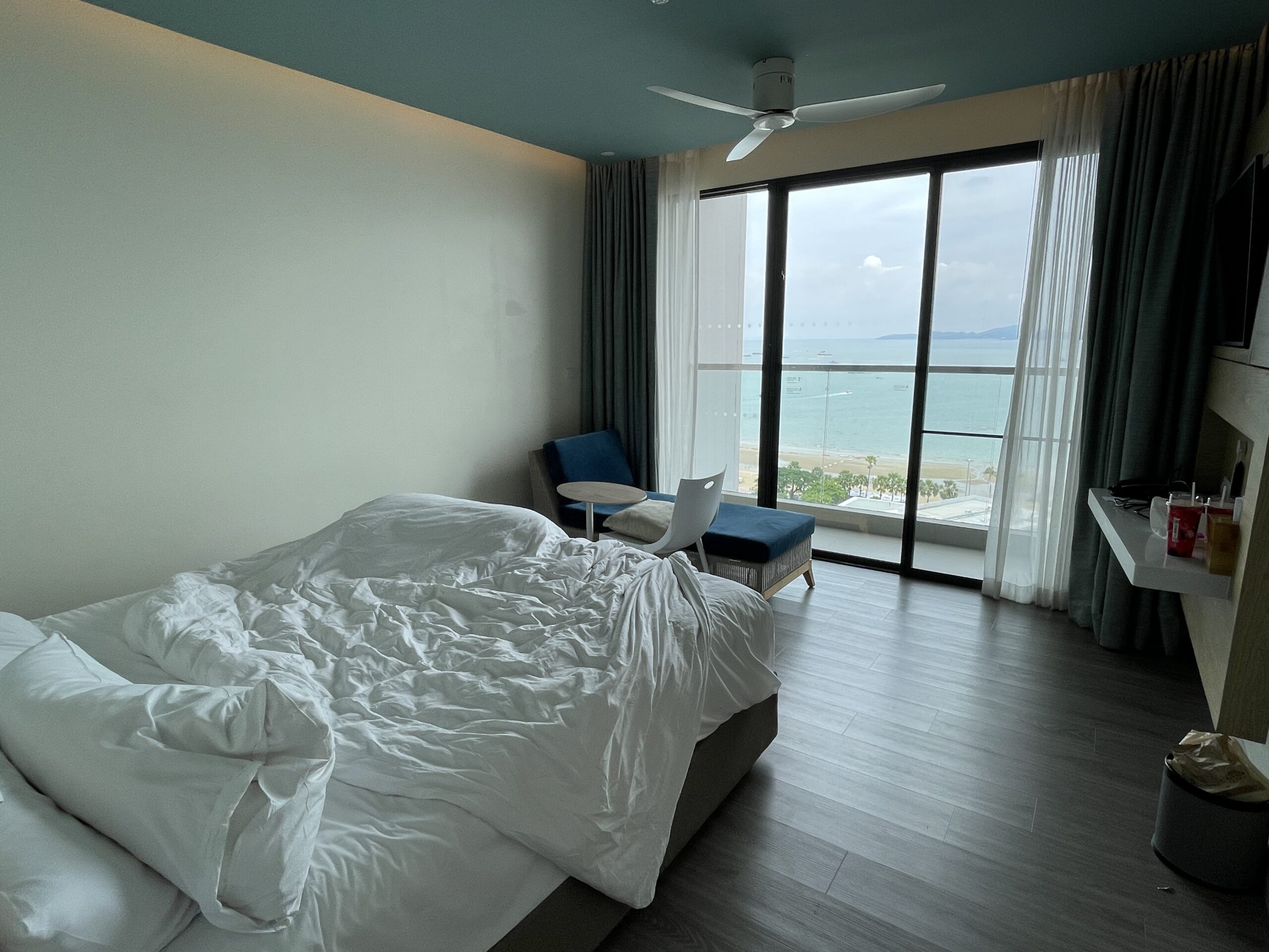 曼谷｜Day5搭巴士前往度假勝地芭達雅、入住海景飯店OZO North Pattaya